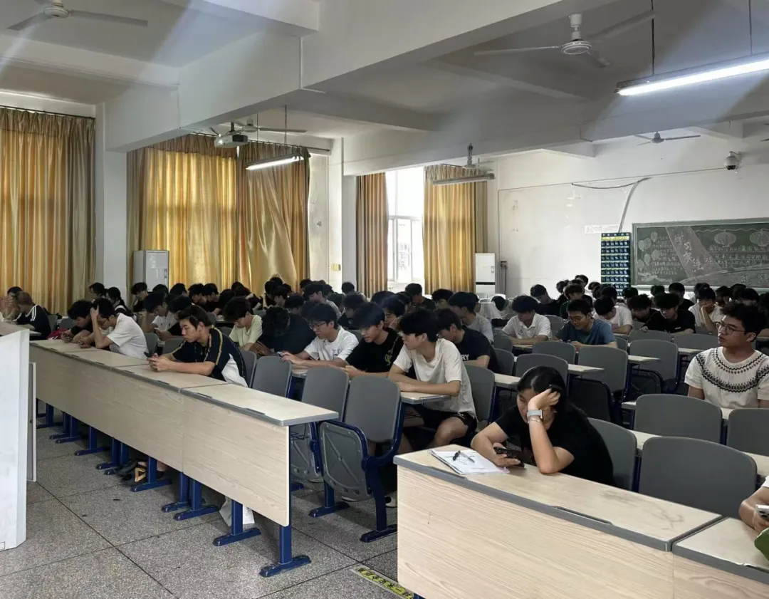 社区导师进社区|真题引路 筑梦讲台——我院成功举办教师招聘考试备考专题讲座 第3张