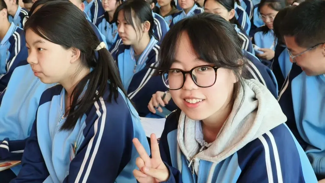 【校园动态】聚力一模砺锋芒,逐梦中考创辉煌——天和学校九年级市一模表彰大会 第46张