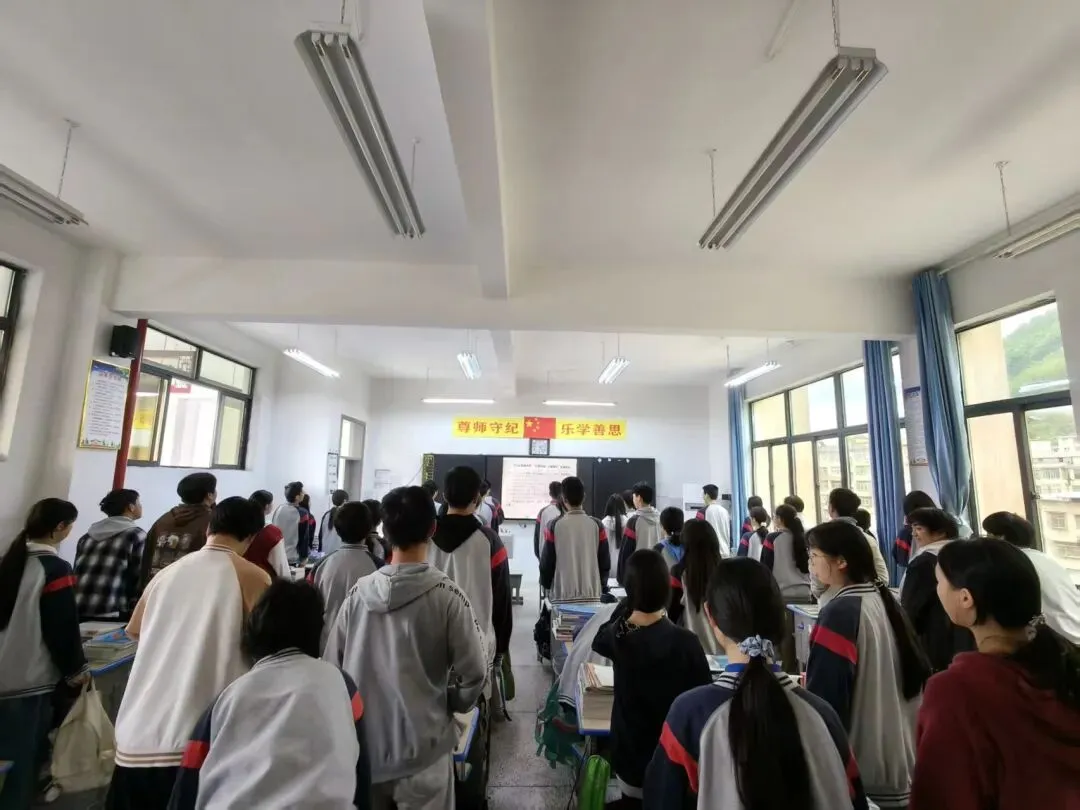中考冲刺期,我给孩子们出了一道“温柔”的作文题:好想爱这个世界啊 第1张
