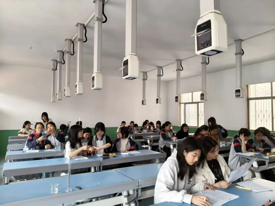 中考冲刺期,我给孩子们出了一道“温柔”的作文题:好想爱这个世界啊 第2张