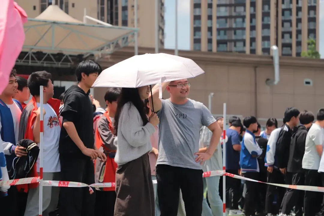 尚美·德育 | 释压聚力战中考·趣味同行向未来——仪陇县新政初级中学校开展九年级“释压聚力·备战”趣味德育活动 第3张
