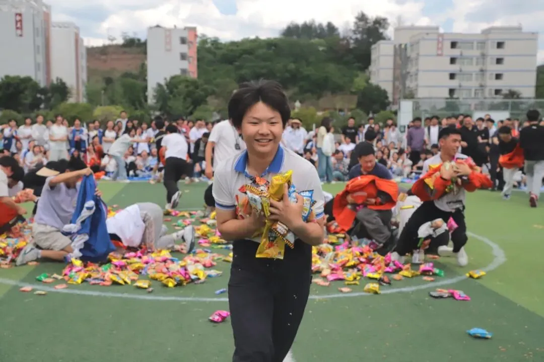尚美·德育 | 释压聚力战中考·趣味同行向未来——仪陇县新政初级中学校开展九年级“释压聚力·备战”趣味德育活动 第7张