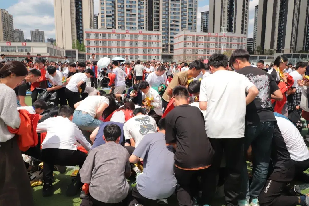 尚美·德育 | 释压聚力战中考·趣味同行向未来——仪陇县新政初级中学校开展九年级“释压聚力·备战”趣味德育活动 第9张
