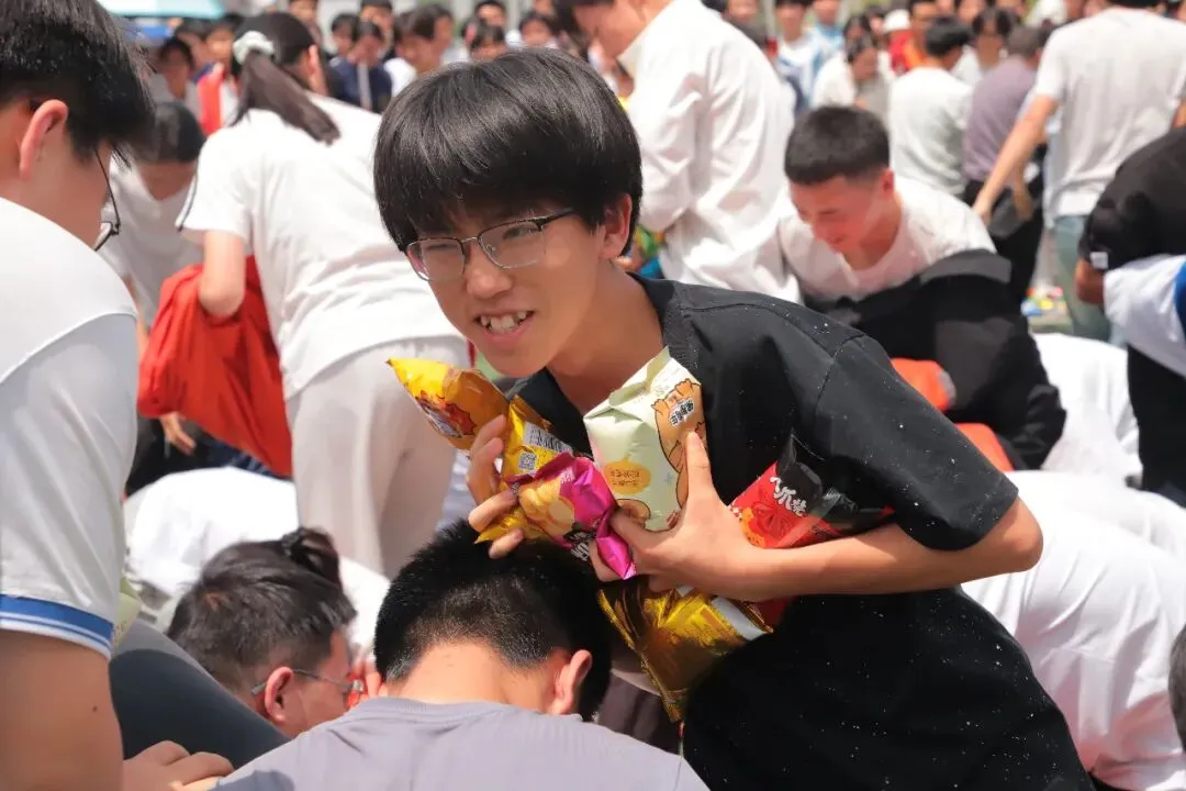 尚美·德育 | 释压聚力战中考·趣味同行向未来——仪陇县新政初级中学校开展九年级“释压聚力·备战”趣味德育活动 第10张