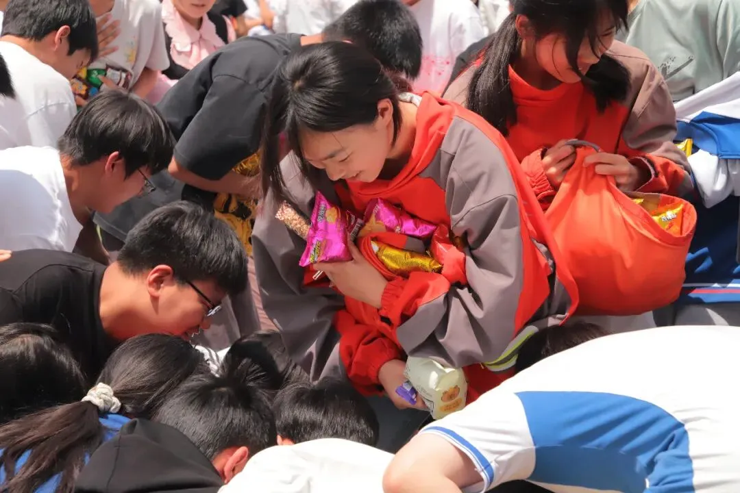尚美·德育 | 释压聚力战中考·趣味同行向未来——仪陇县新政初级中学校开展九年级“释压聚力·备战”趣味德育活动 第11张