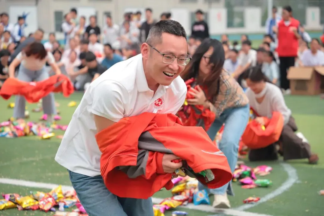 尚美·德育 | 释压聚力战中考·趣味同行向未来——仪陇县新政初级中学校开展九年级“释压聚力·备战”趣味德育活动 第16张