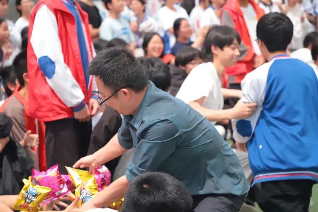 尚美·德育 | 释压聚力战中考·趣味同行向未来——仪陇县新政初级中学校开展九年级“释压聚力·备战”趣味德育活动 第17张