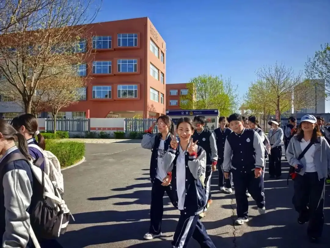 扬五四精神踏歌远行,以少年意气决胜中考——赤峰二中和美分校初三远足活动圆满落幕 第9张