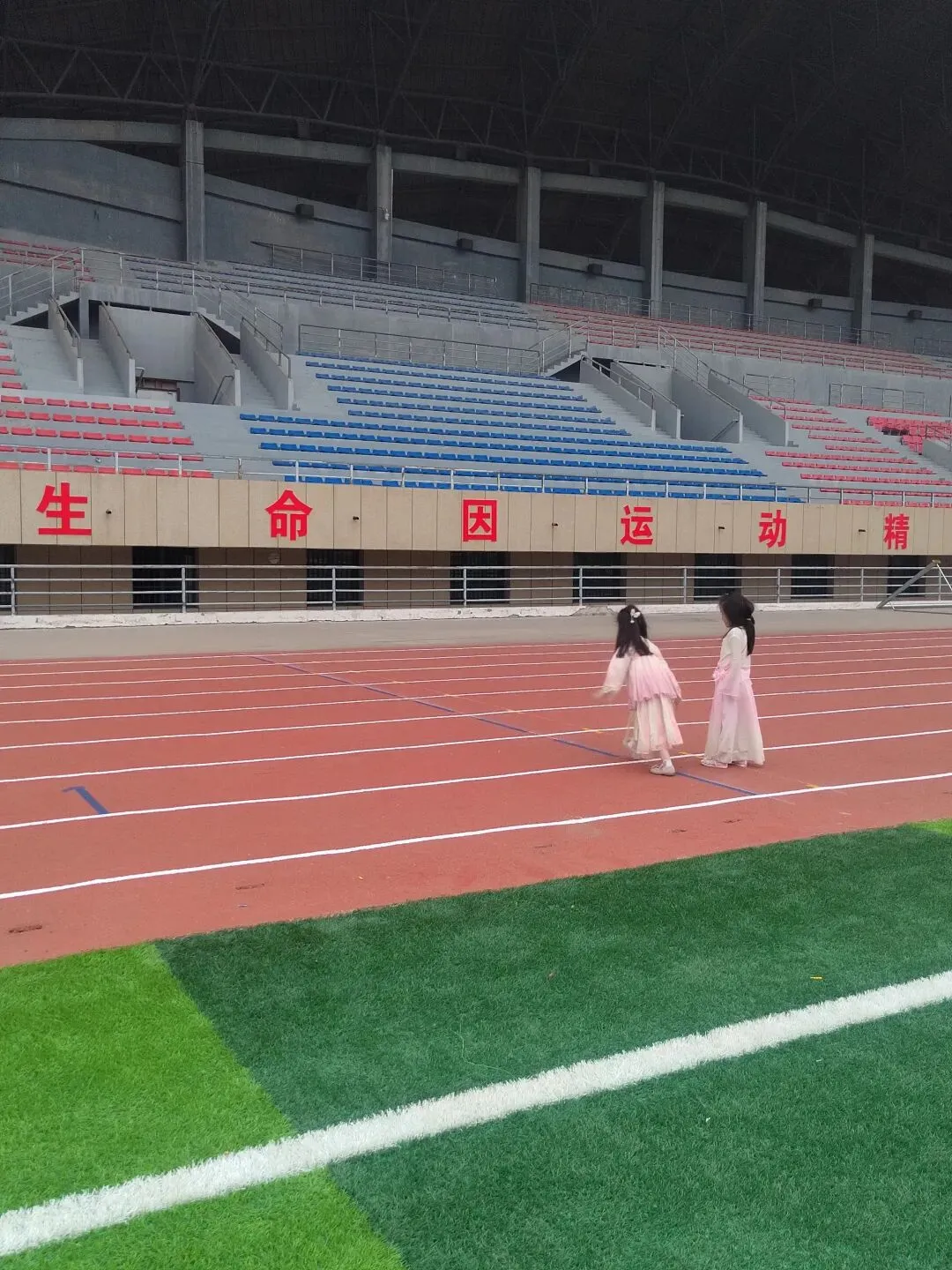 漫步三馆一场,中考学生们体能测试 第2张