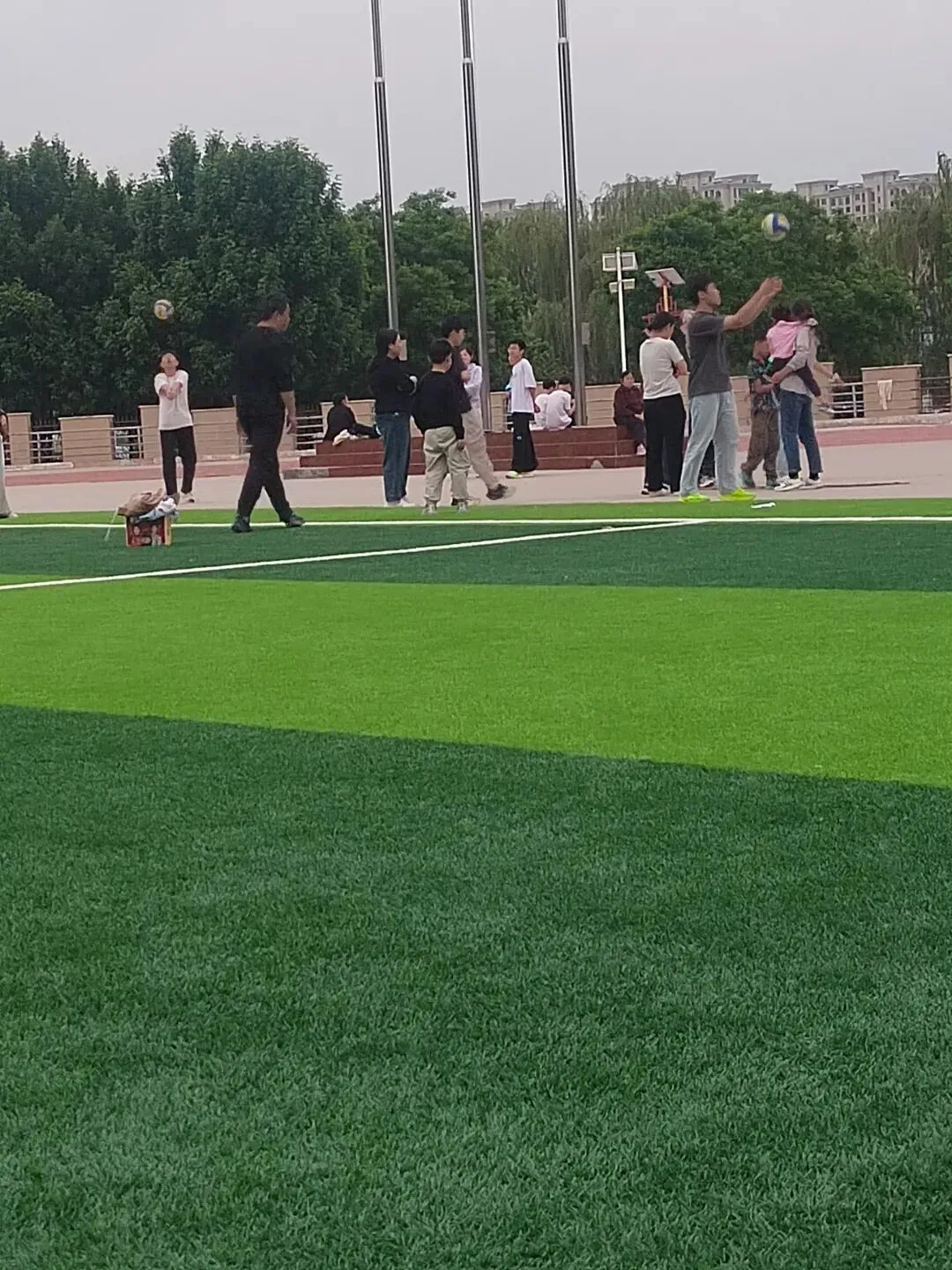 漫步三馆一场,中考学生们体能测试 第3张