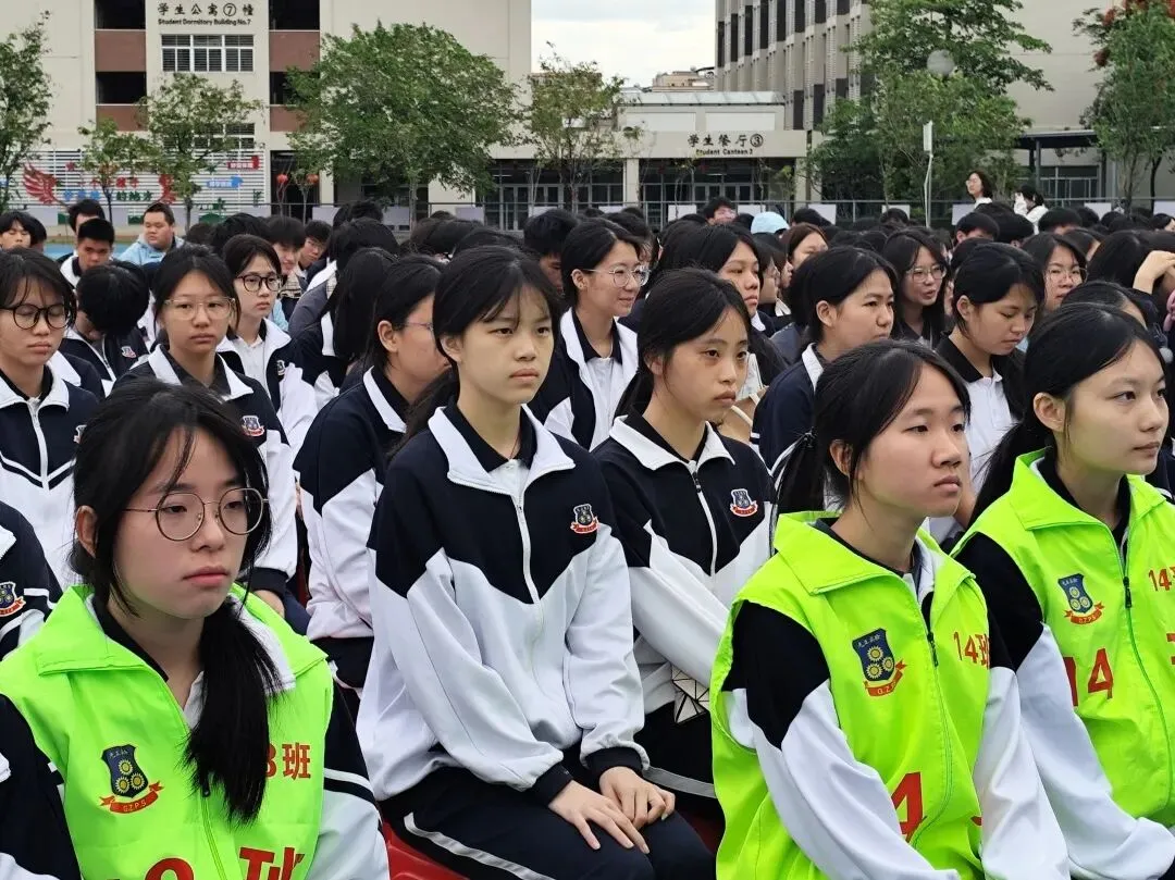 高三惠州市模拟考试暨高一高二期中考试总结表彰大会 第75张