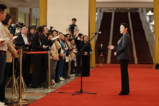 26中考时政热点及模拟试题(4) 国务院全体会议/三部重要法律通过/1-2月经济数据/食品安全整治/立法提速 第9张