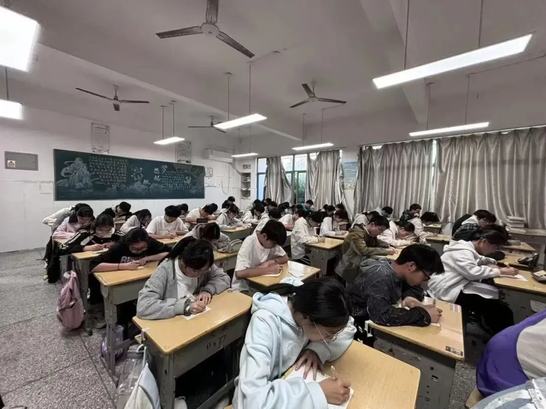 缓解中考压力,守护心灵成长 —— 靖江市实验学校天水分校九年级开展润心班会课 第36张