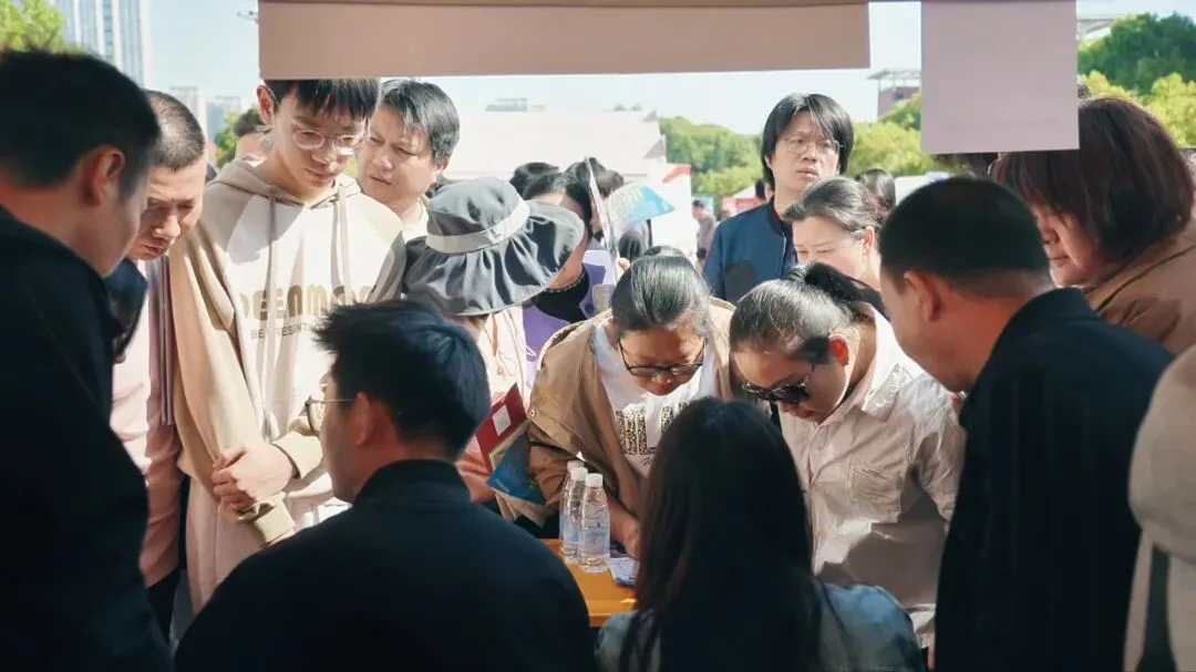 太火爆了:武汉经开区中考招生咨询会现场直击! 第9张