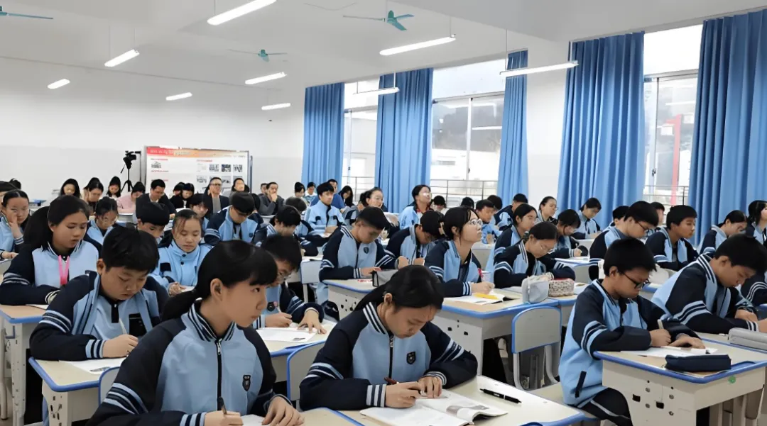 浙江中考,学生难哭了,一个科目需要背熟16本教材 第1张