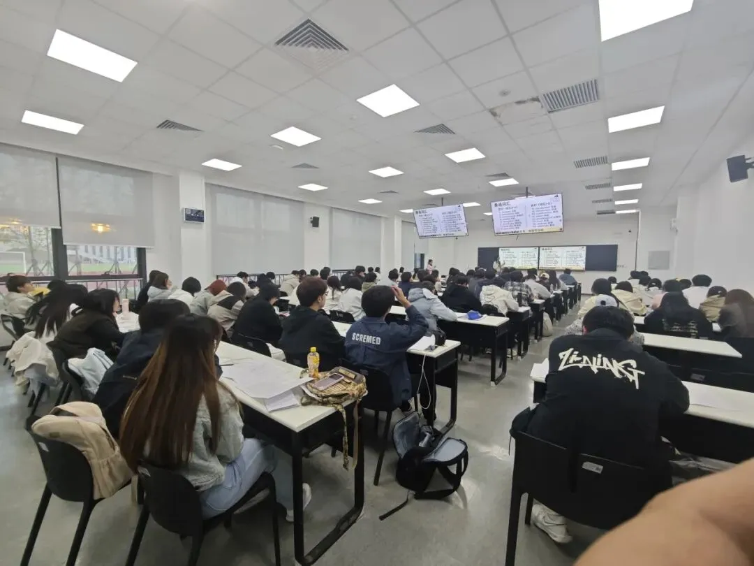 全真模考+真题精讲!人工智能学院2025级四级备考纪实 第24张