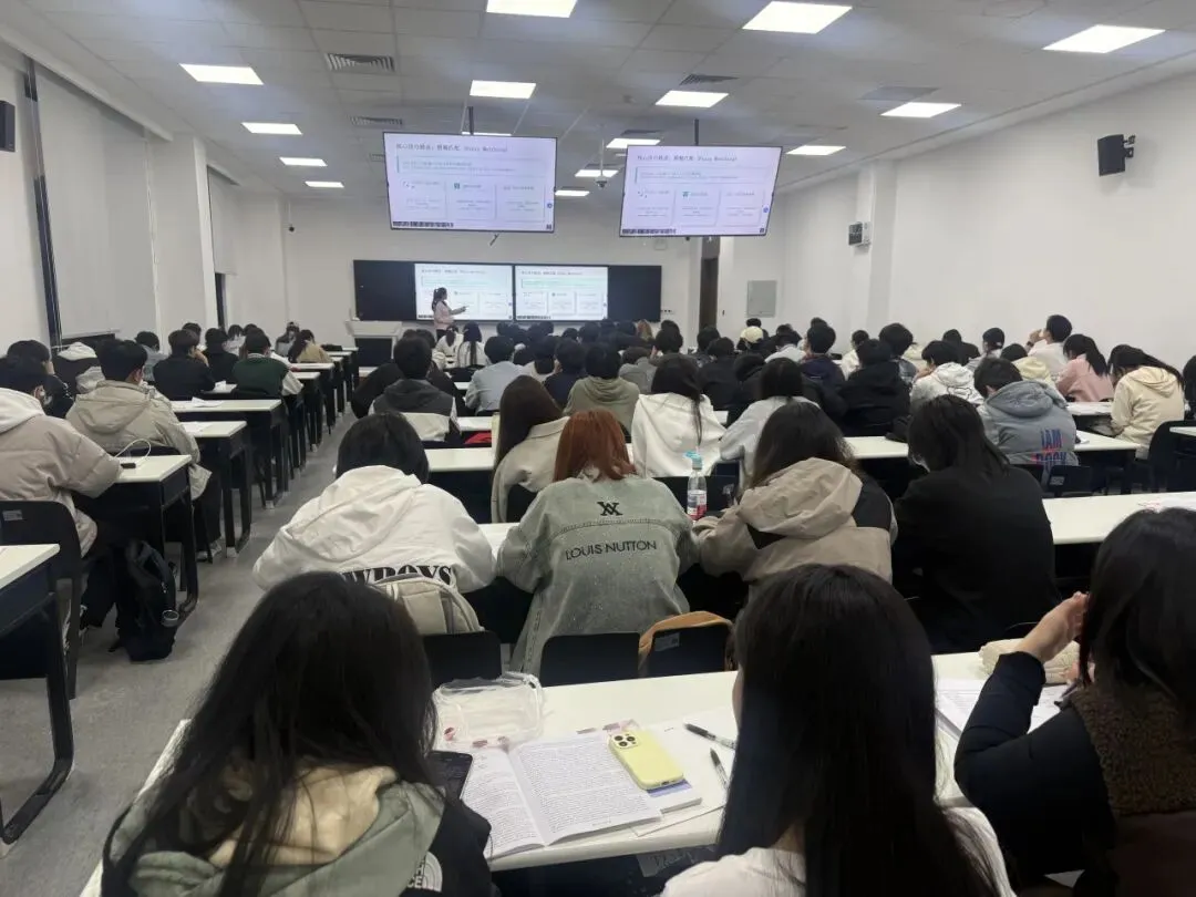 全真模考+真题精讲!人工智能学院2025级四级备考纪实 第30张