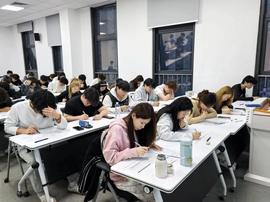 全真模考+真题精讲!人工智能学院2025级四级备考纪实 第36张