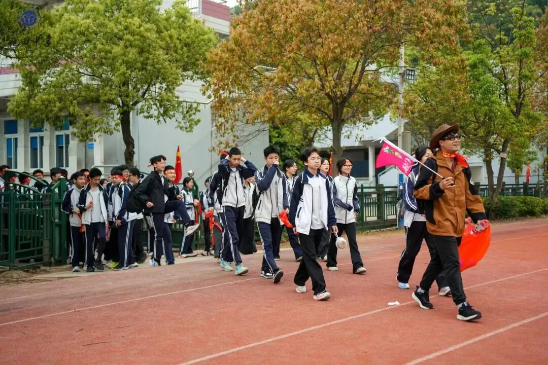 远足磨壮志 中考创辉煌 —— 2026年鲍田中学大罗山励志远足 第4张