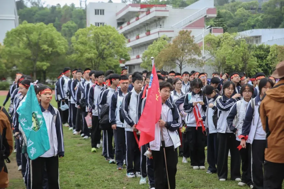 远足磨壮志 中考创辉煌 —— 2026年鲍田中学大罗山励志远足 第5张