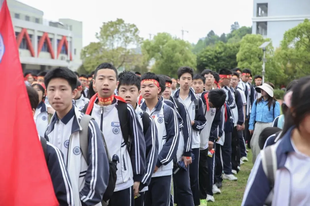 远足磨壮志 中考创辉煌 —— 2026年鲍田中学大罗山励志远足 第7张