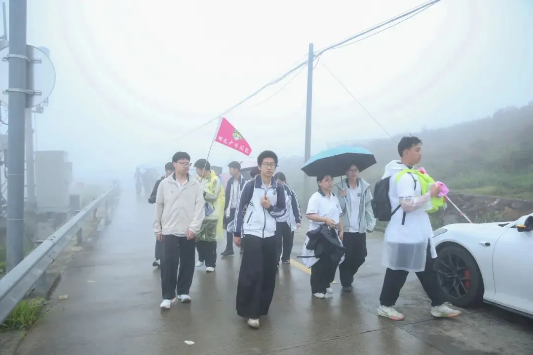 远足磨壮志 中考创辉煌 —— 2026年鲍田中学大罗山励志远足 第42张