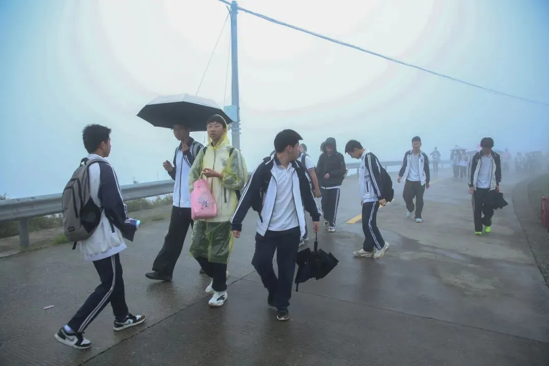 远足磨壮志 中考创辉煌 —— 2026年鲍田中学大罗山励志远足 第43张