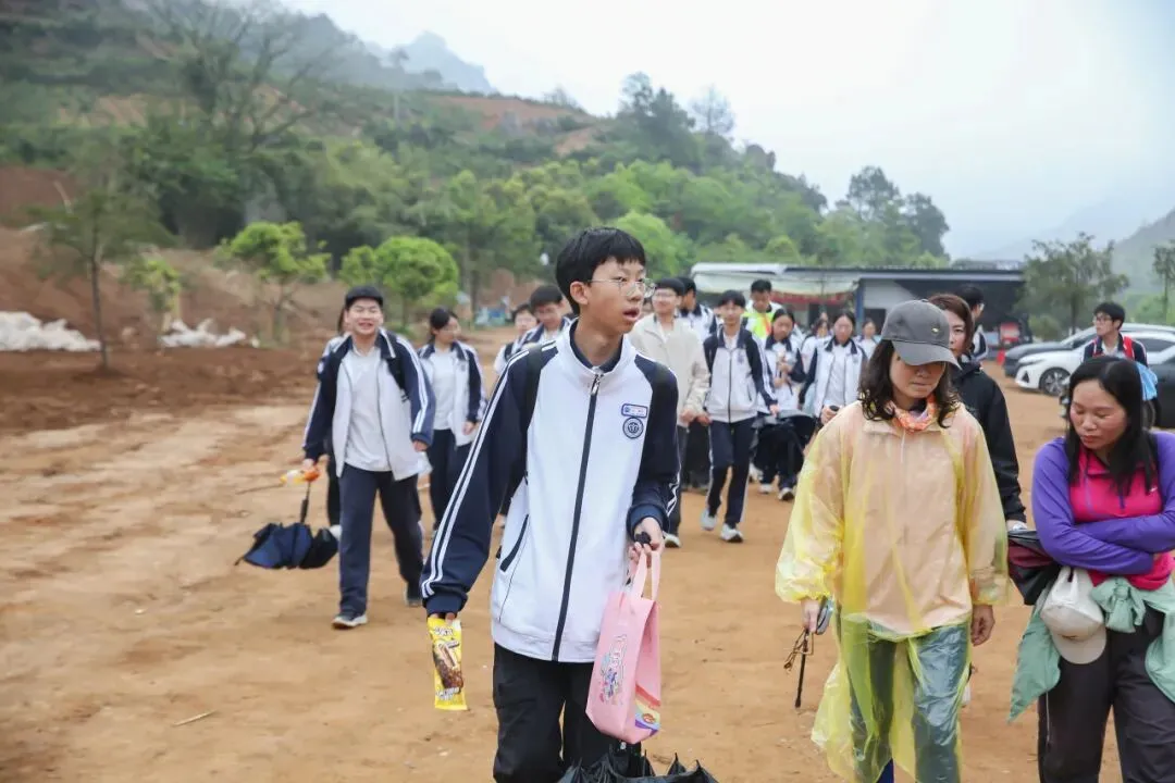 远足磨壮志 中考创辉煌 —— 2026年鲍田中学大罗山励志远足 第51张
