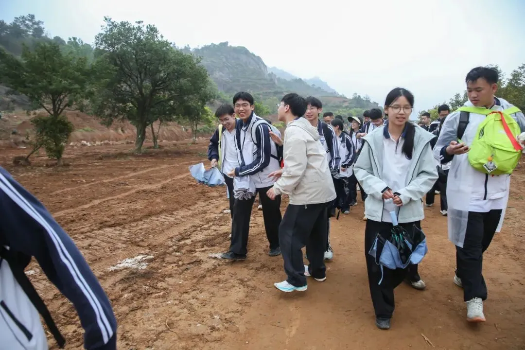 远足磨壮志 中考创辉煌 —— 2026年鲍田中学大罗山励志远足 第56张