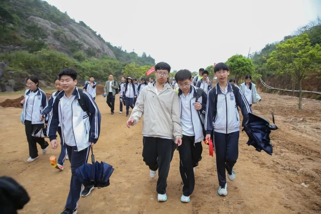 远足磨壮志 中考创辉煌 —— 2026年鲍田中学大罗山励志远足 第57张