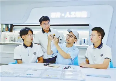 2026云南大学招聘专职辅导员笔试历年真题辅导员践行教育家精神热点资料高等教育基础知识行政管理学谈心谈话专题试题库国内外时政资料题库 第55张