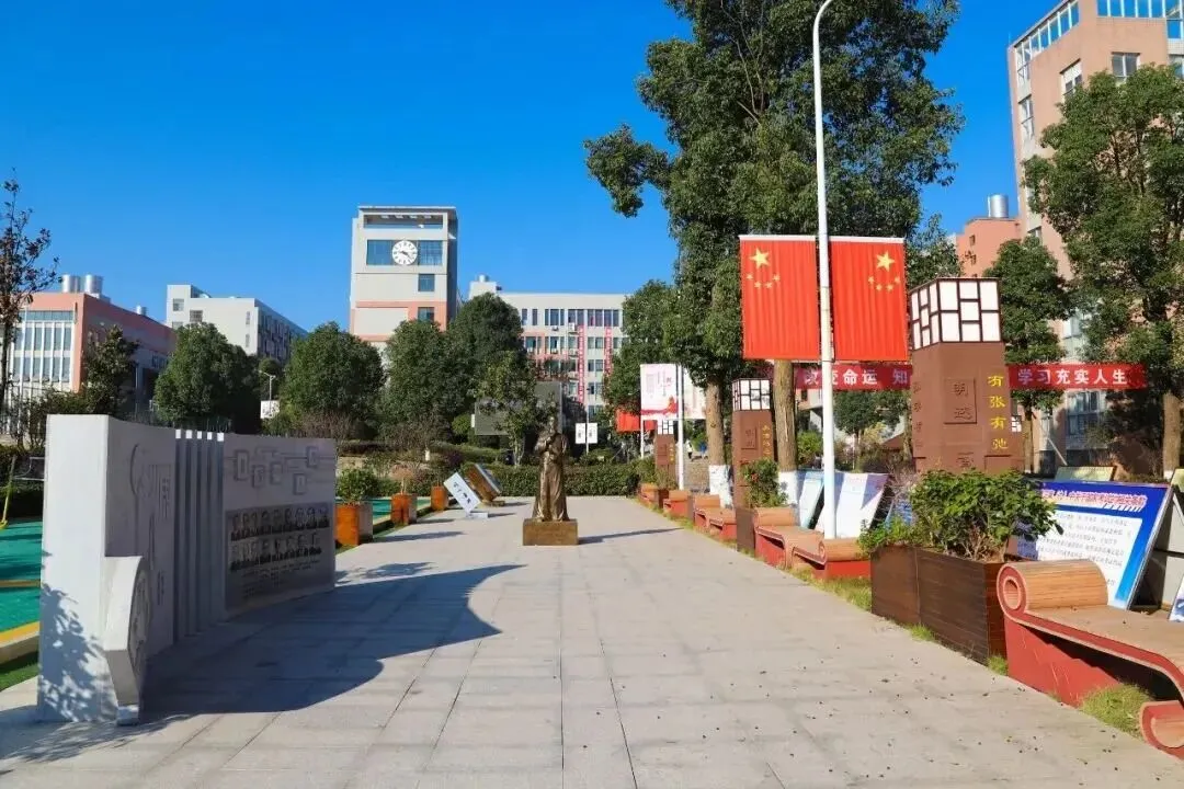 湖南公办技校中考落榜生择校 学技术稳就业好出路 第2张