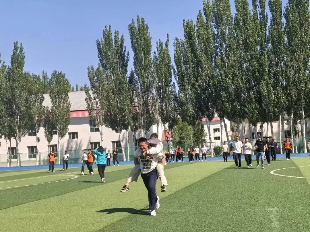 家校师同心·减压助中考·温情赴征程 ——六十九团中学九年级亲子团建活动 第28张