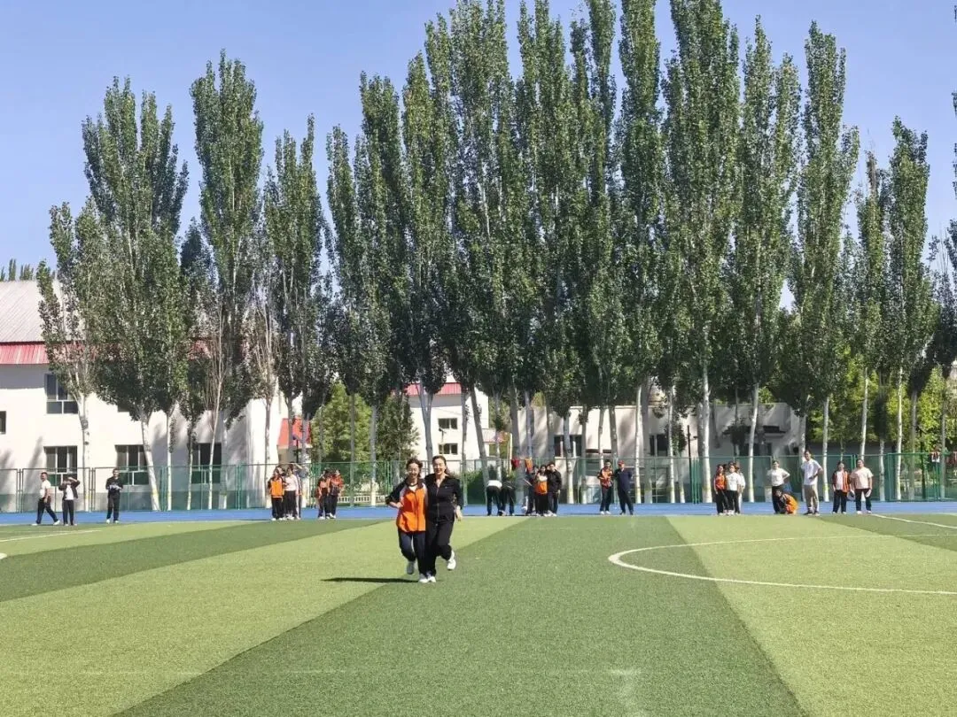 家校师同心·减压助中考·温情赴征程 ——六十九团中学九年级亲子团建活动 第29张