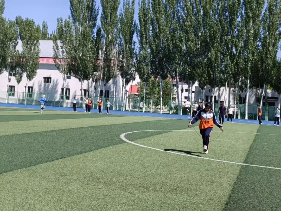 家校师同心·减压助中考·温情赴征程 ——六十九团中学九年级亲子团建活动 第33张