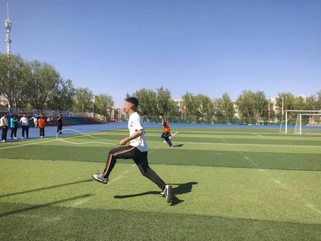 家校师同心·减压助中考·温情赴征程 ——六十九团中学九年级亲子团建活动 第35张