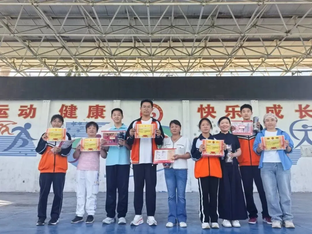 家校师同心·减压助中考·温情赴征程 ——六十九团中学九年级亲子团建活动 第40张