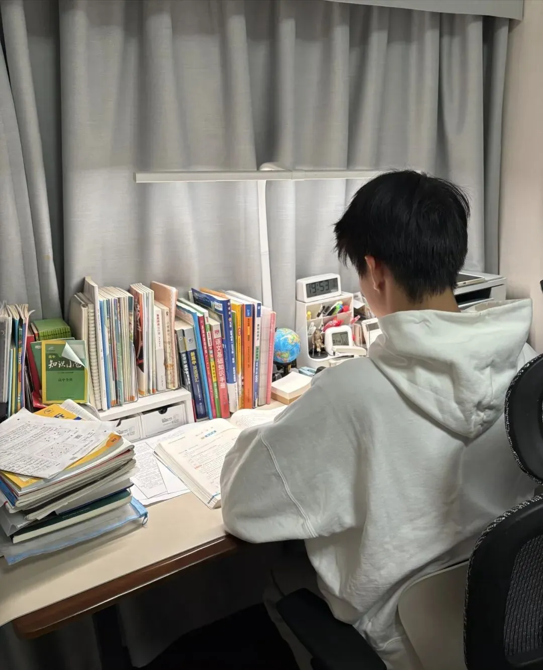 高中为什么没有校霸?? ? 因为他们已经被中考的洪流冲刷到了职高和社会最底层 第5张