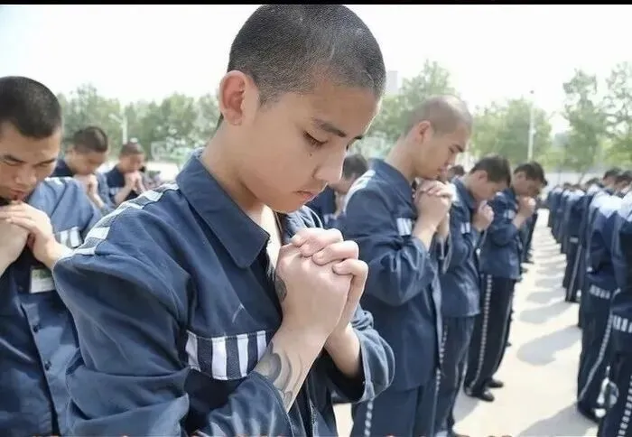 高中为什么没有校霸?? ? 因为他们已经被中考的洪流冲刷到了职高和社会最底层 第18张