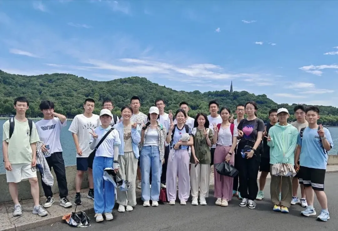 高中为什么没有校霸?? ? 因为他们已经被中考的洪流冲刷到了职高和社会最底层 第22张