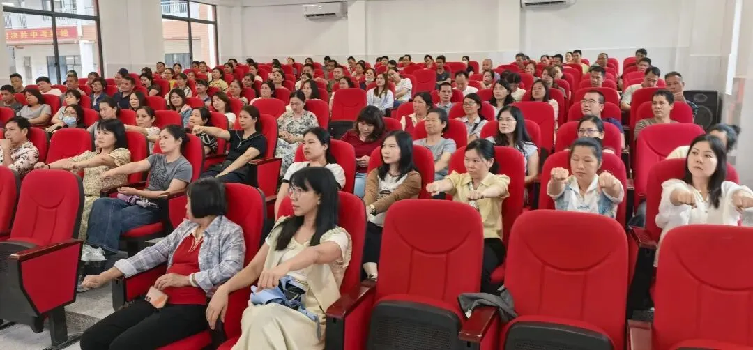 家校同心护航中考 科学陪伴赋能成长——龙门二中初三年级家长会顺利召开 第2张