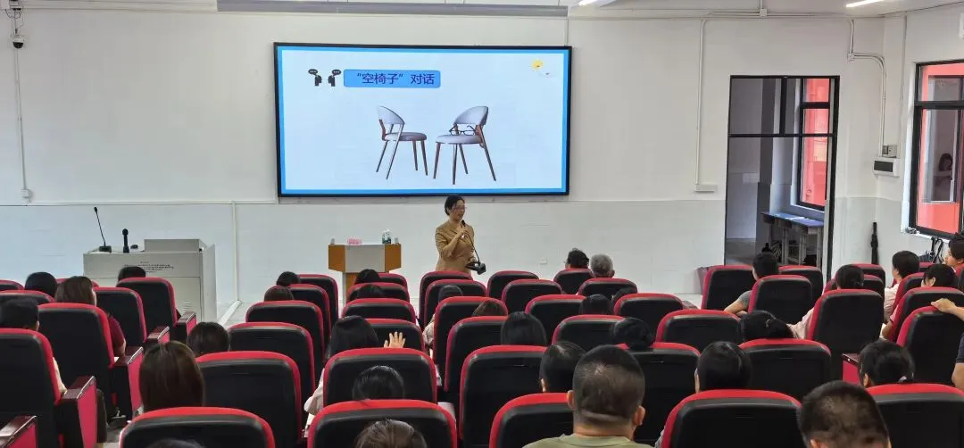 家校同心护航中考 科学陪伴赋能成长——龙门二中初三年级家长会顺利召开 第3张