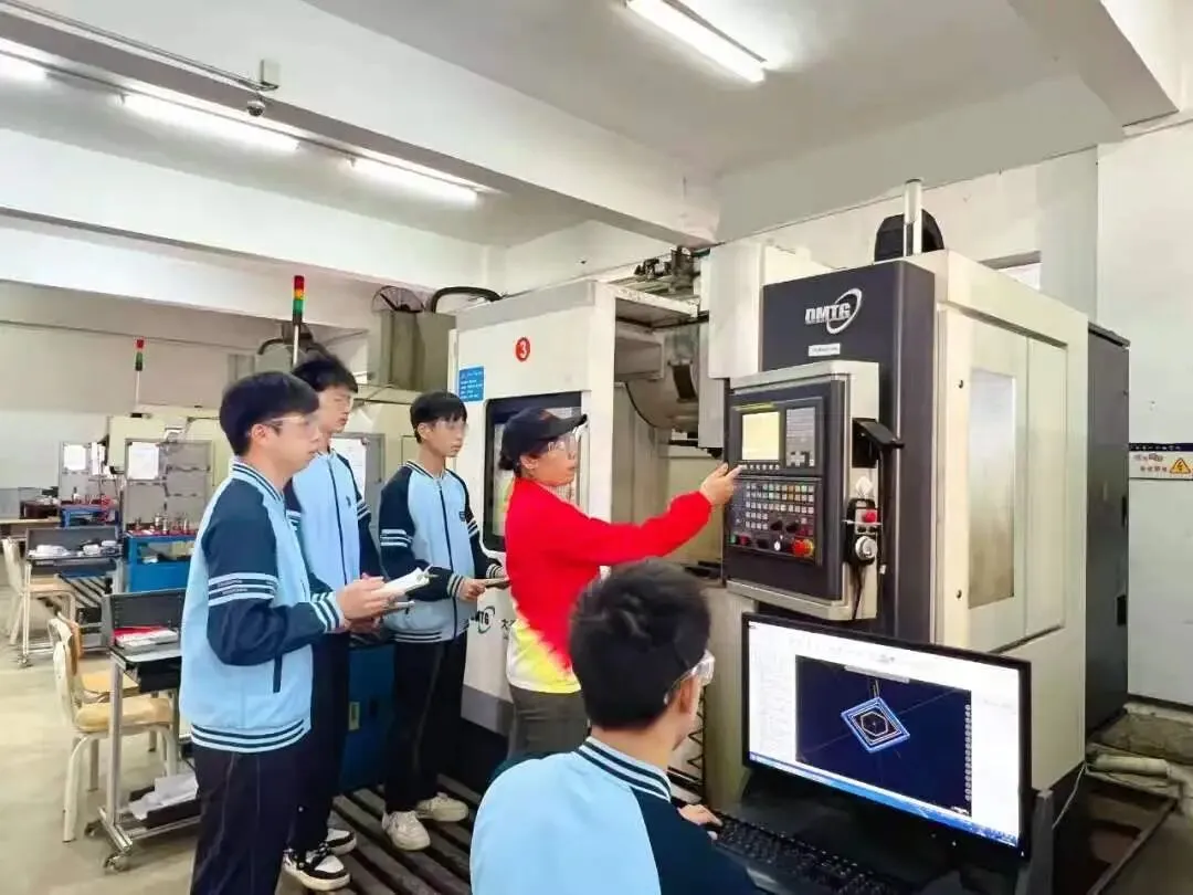中考分数不够?选广西第一工业学校稳升学 第4张