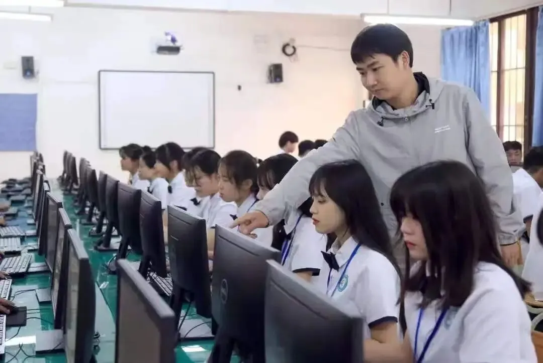 中考分数不够?选广西第一工业学校稳升学 第5张