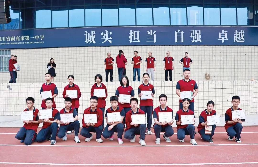 厉兵秣马 枕戈待旦 鏖战迎中考 | 南充一中初三二诊总结暨表彰大会 第12张