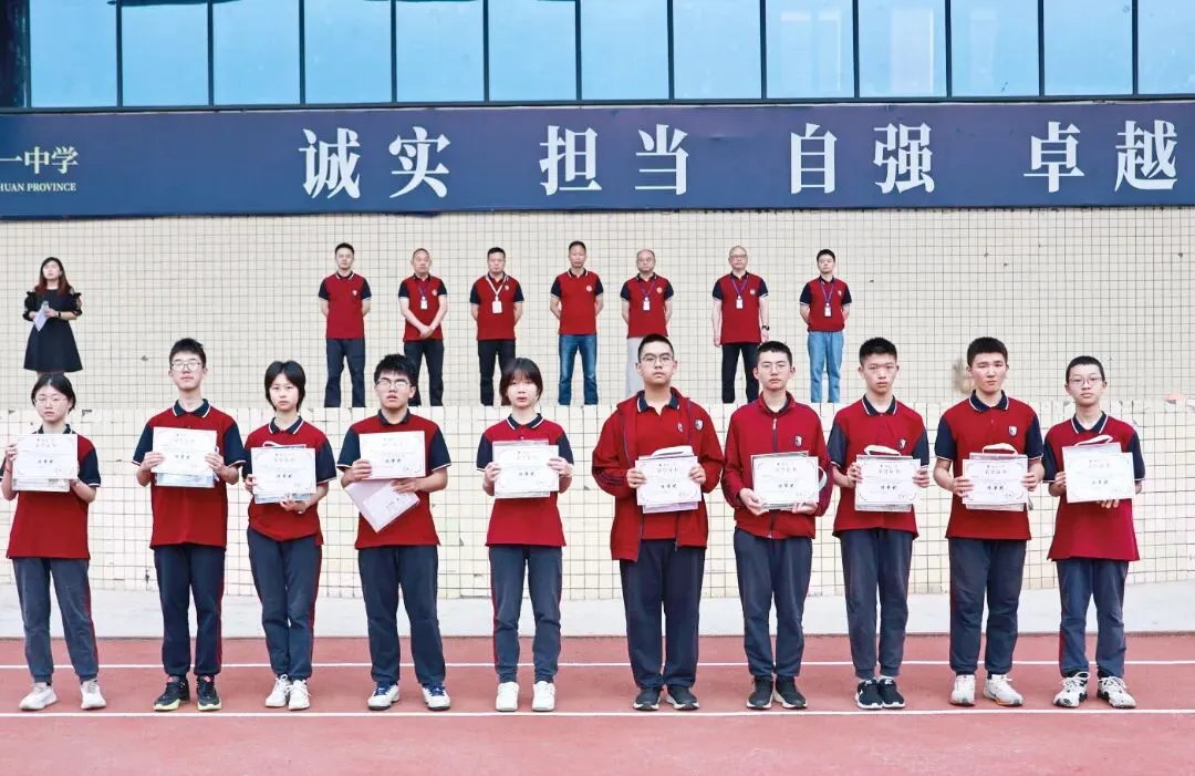 厉兵秣马 枕戈待旦 鏖战迎中考 | 南充一中初三二诊总结暨表彰大会 第14张