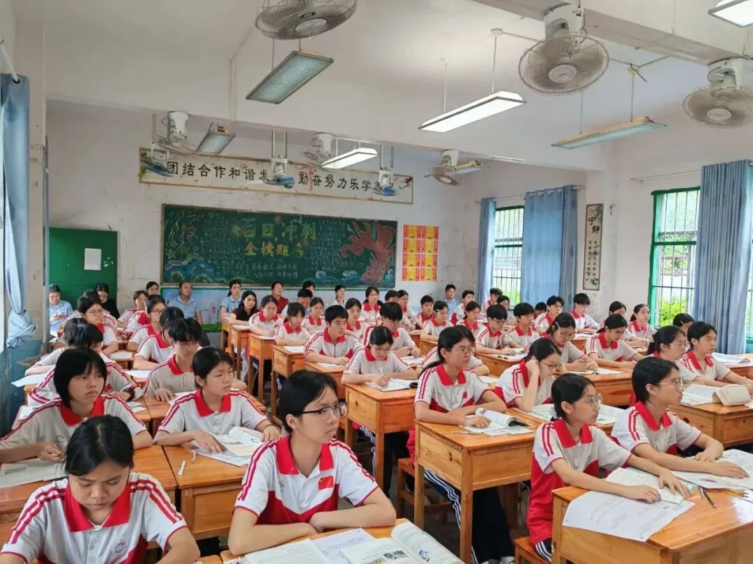 以赛促教 精评提质--乐民中学开展试卷讲评课比赛 第2张