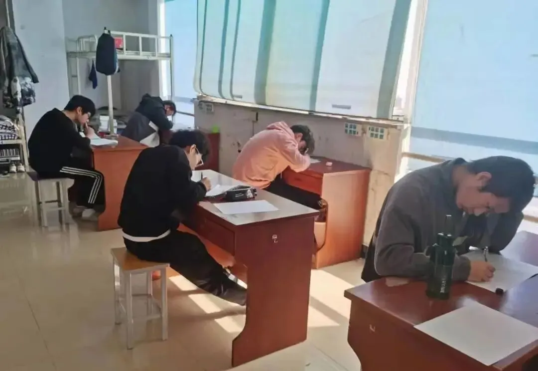 【机械学风】突击队在行动!英语四级模拟、高数期中考试顺利完成 第3张