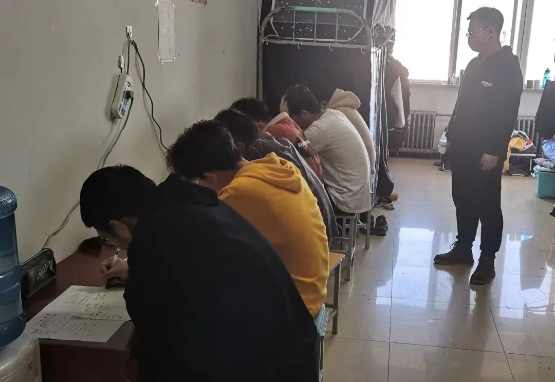 【机械学风】突击队在行动!英语四级模拟、高数期中考试顺利完成 第4张