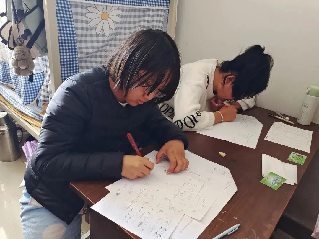 【机械学风】突击队在行动!英语四级模拟、高数期中考试顺利完成 第6张